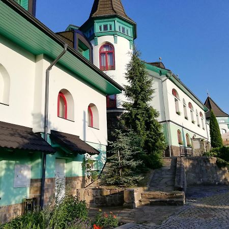 Hotel Zlaty Orel Остравице Экстерьер фото