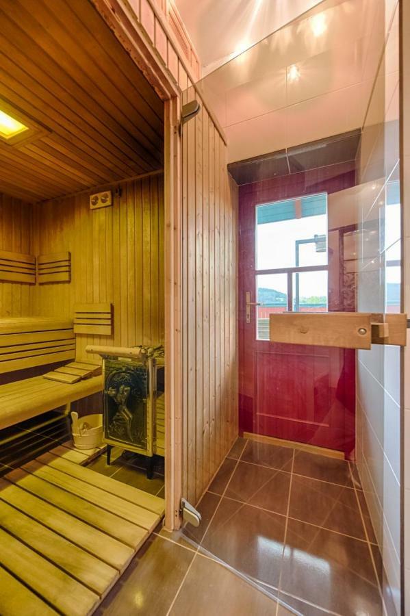 Hotel Zlaty Orel Остравице Экстерьер фото