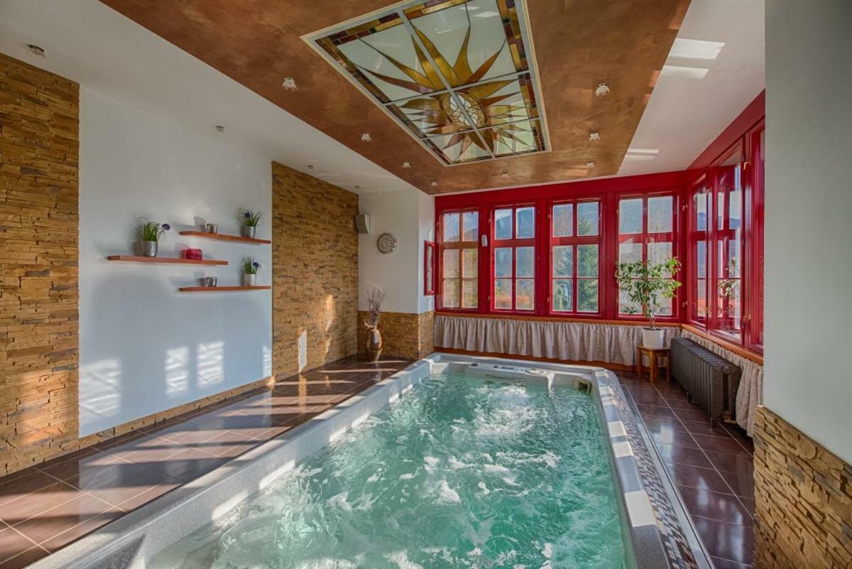 Hotel Zlaty Orel Остравице Экстерьер фото