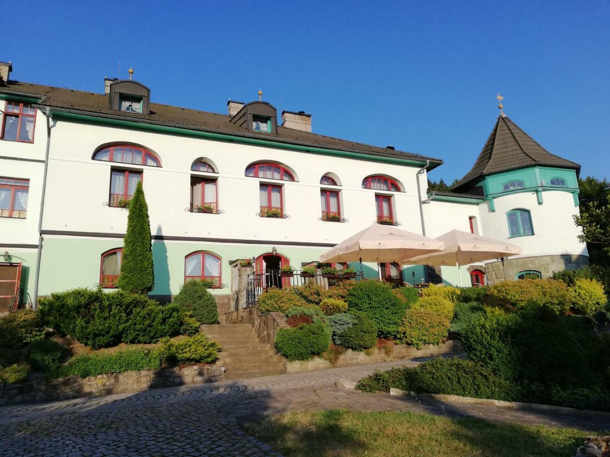 Hotel Zlaty Orel Остравице Экстерьер фото