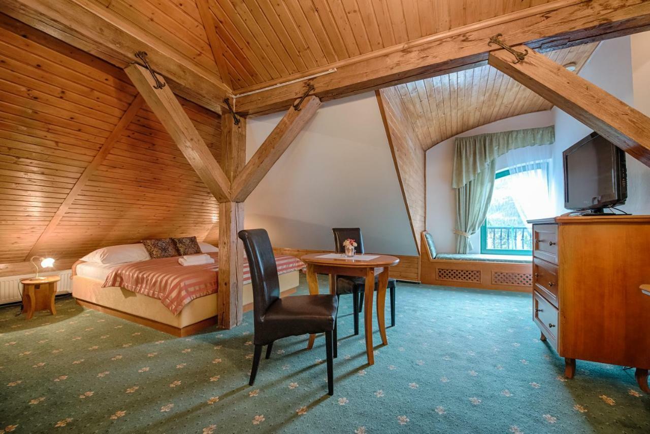 Hotel Zlaty Orel Остравице Экстерьер фото