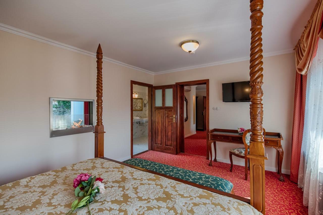 Hotel Zlaty Orel Остравице Экстерьер фото