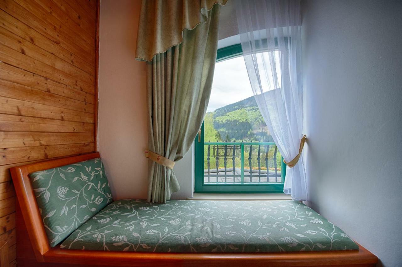 Hotel Zlaty Orel Остравице Экстерьер фото