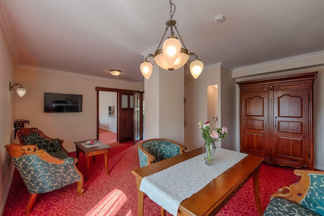 Hotel Zlaty Orel Остравице Экстерьер фото