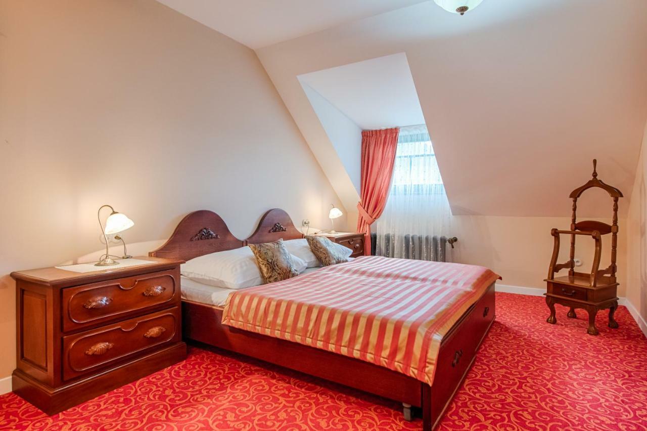 Hotel Zlaty Orel Остравице Экстерьер фото