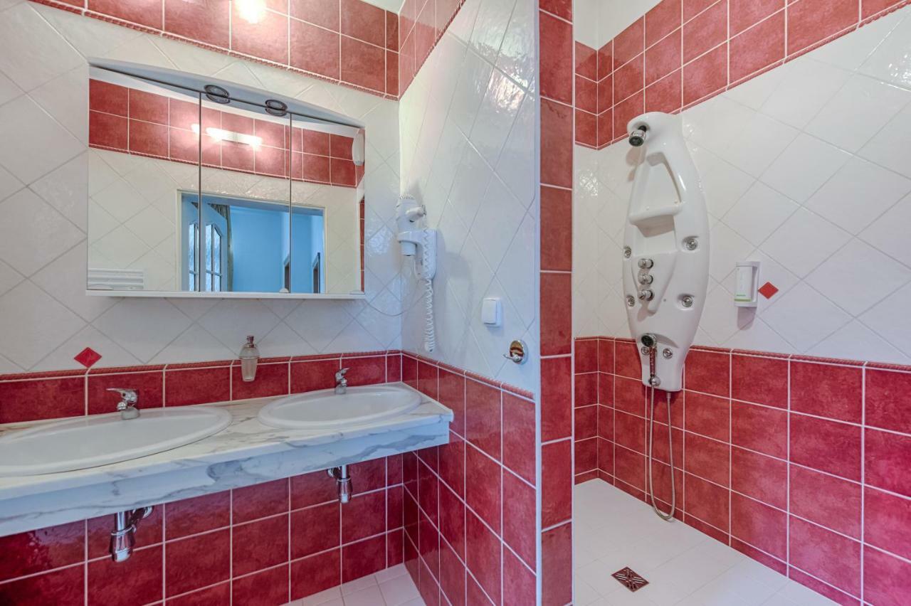 Hotel Zlaty Orel Остравице Экстерьер фото