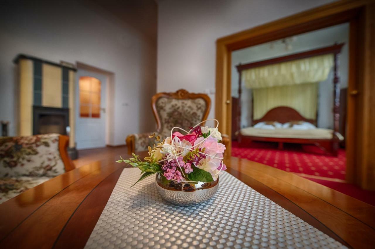 Hotel Zlaty Orel Остравице Экстерьер фото