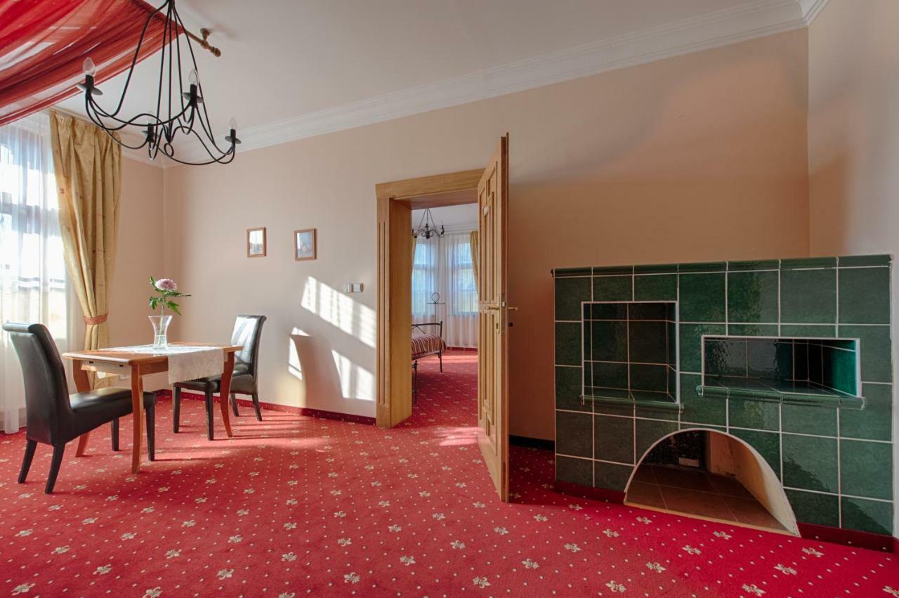Hotel Zlaty Orel Остравице Экстерьер фото