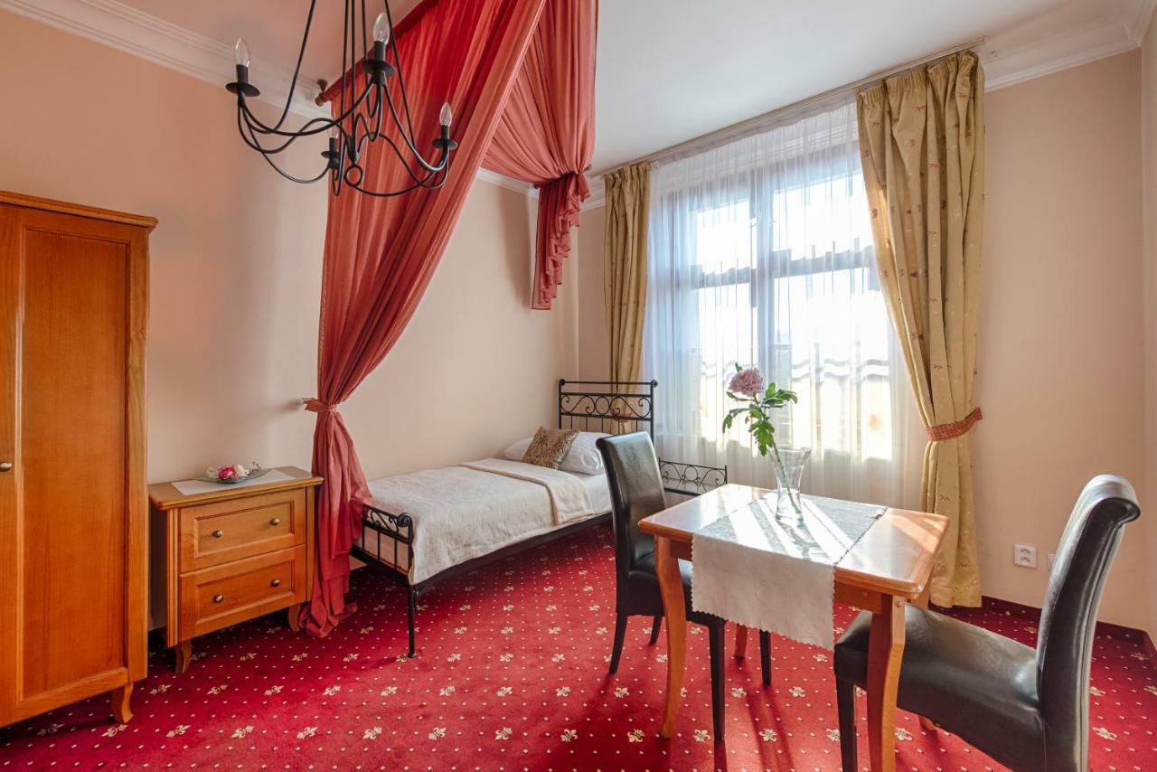 Hotel Zlaty Orel Остравице Экстерьер фото