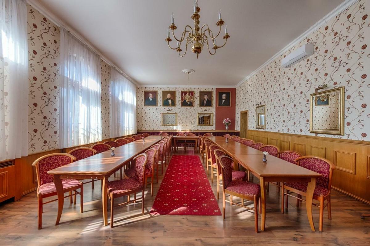 Hotel Zlaty Orel Остравице Экстерьер фото