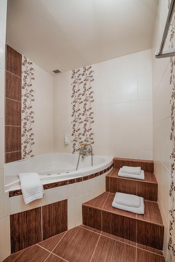 Hotel Zlaty Orel Остравице Экстерьер фото