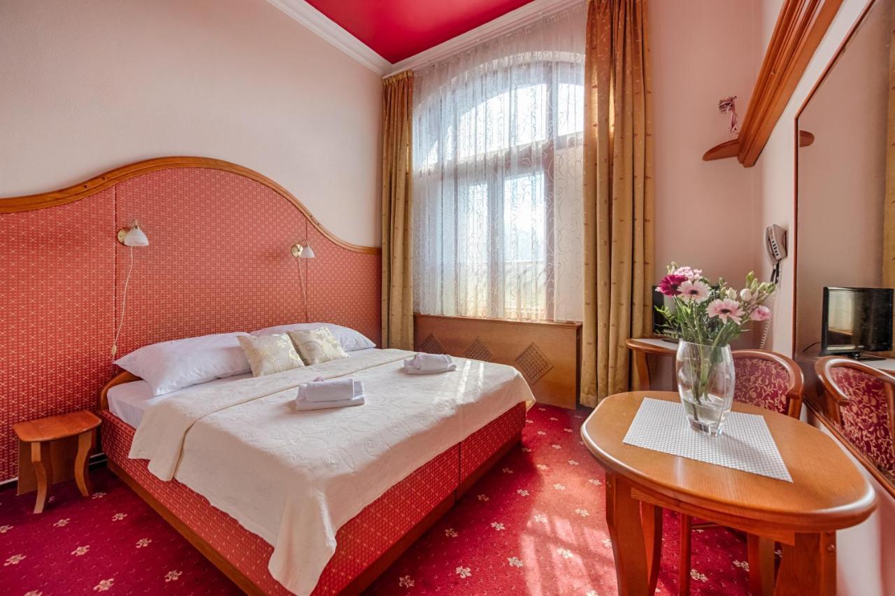 Hotel Zlaty Orel Остравице Экстерьер фото