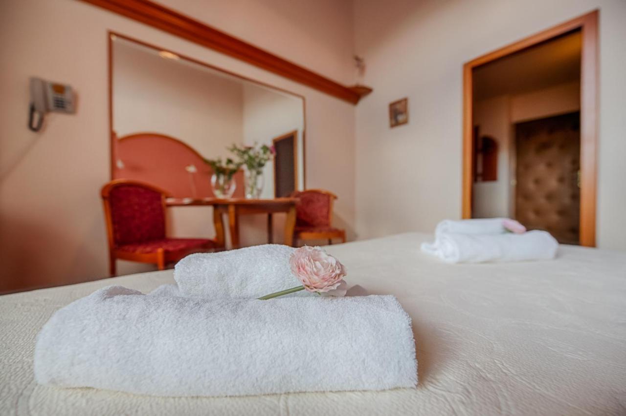 Hotel Zlaty Orel Остравице Экстерьер фото