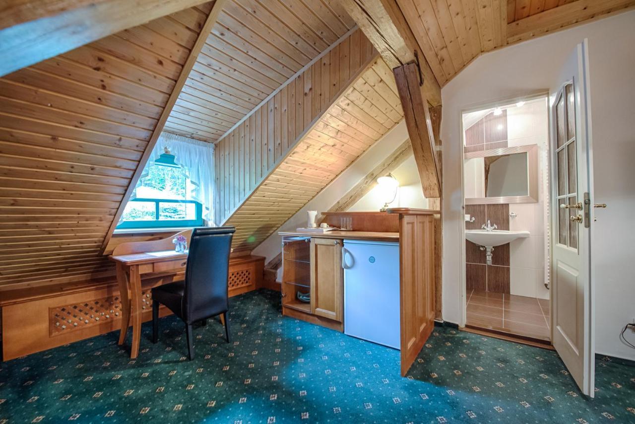 Hotel Zlaty Orel Остравице Экстерьер фото